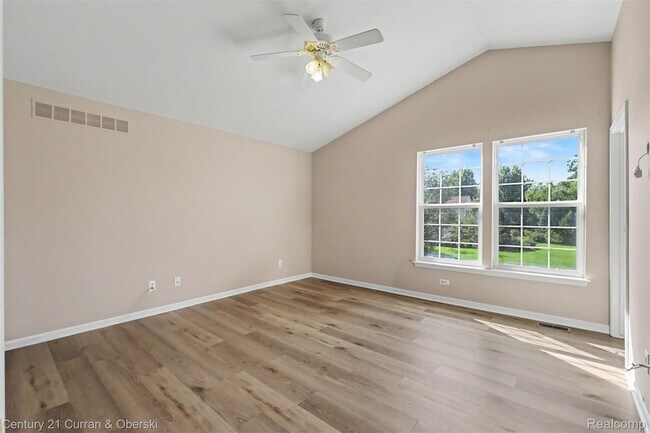Building Photo - 7055 Oakridge Dr