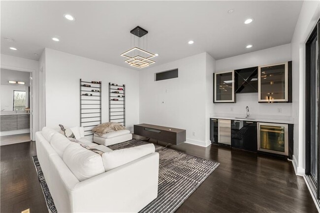 Building Photo - 906 Lenox Blvd