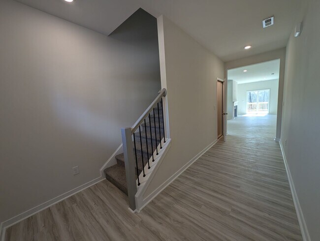Building Photo - Beautiful New Build Home located in the Cardinal Creek Community!