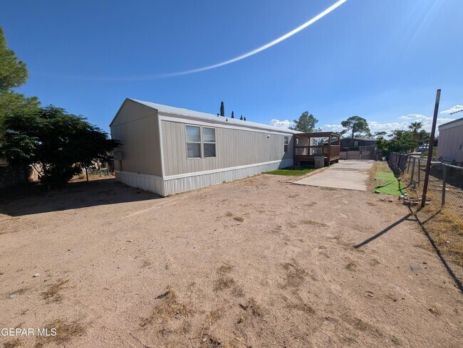 Building Photo - 1052 Macadamia Cir