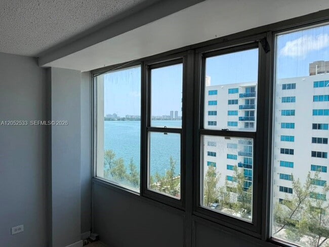 Building Photo - 7545 E Treasure Dr