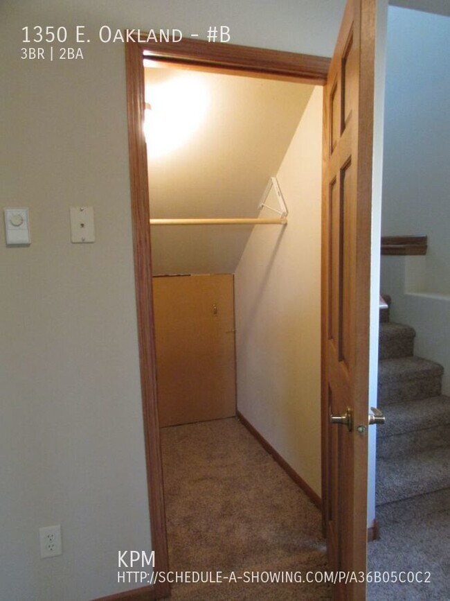 Building Photo - 1350 E. Oakland-#B