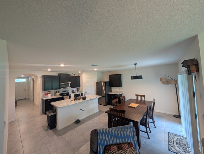 Building Photo - Modern 4-Bedroom Home with Large Backyard ...
