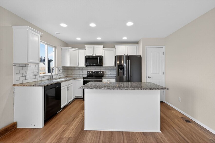 Building Photo - 10202 Silver Stirrup Dr