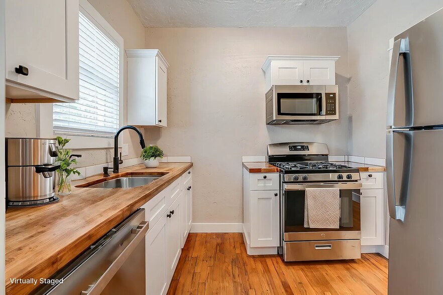 Kitchen - 316 W Cypress St