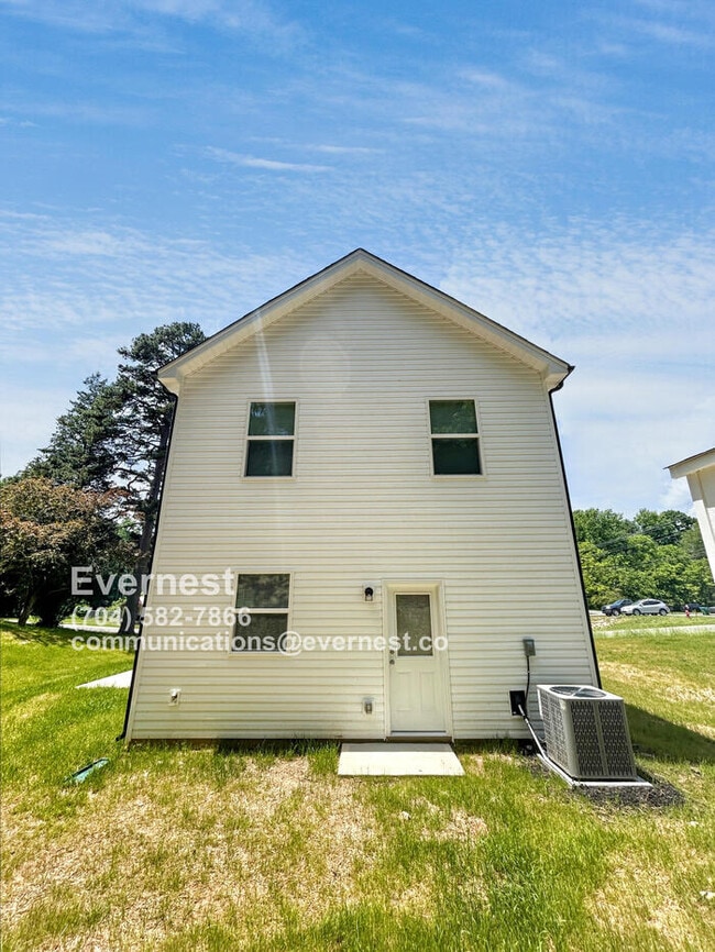 Building Photo - 607 S 10th St