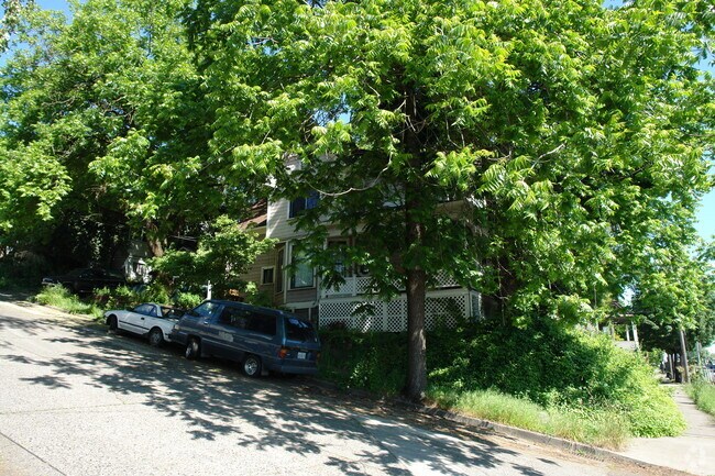 Primary Photo - 3735 SW Hood Ave