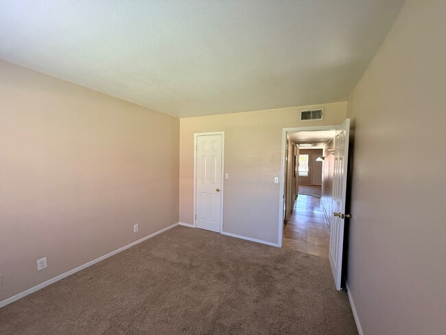 Building Photo - 14203 N 19th Ave