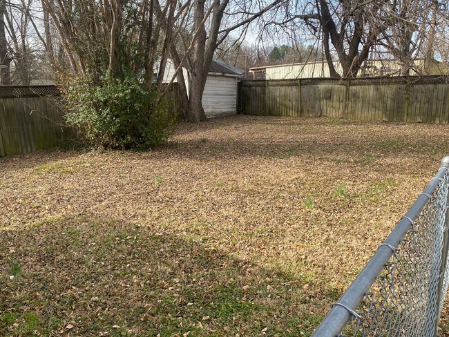 Building Photo - Adorable Old West Durham Home / Fenced Bac...