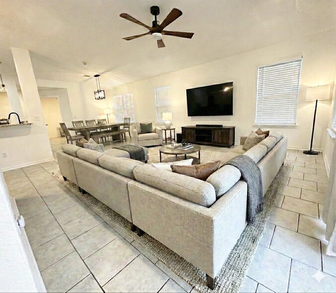 Living Room - 13215 Regency