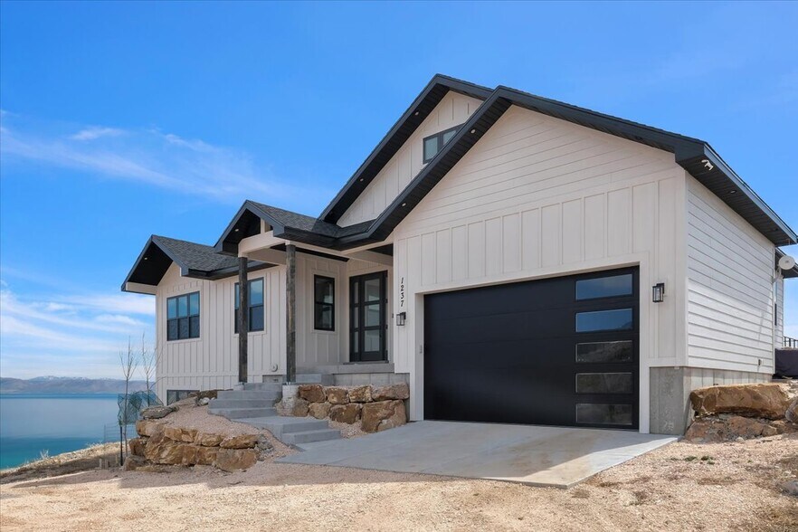 Building Photo - 1237 Sculpin Loop