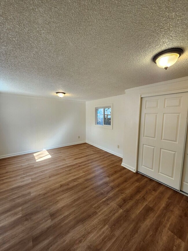 Building Photo - 1977 N F St