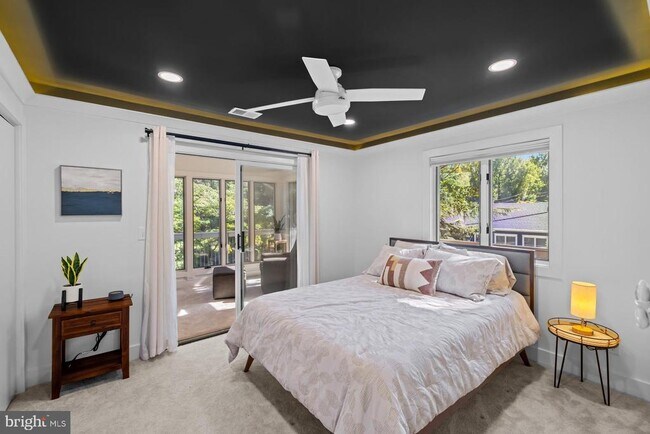 Building Photo - 5510 Beach Dr