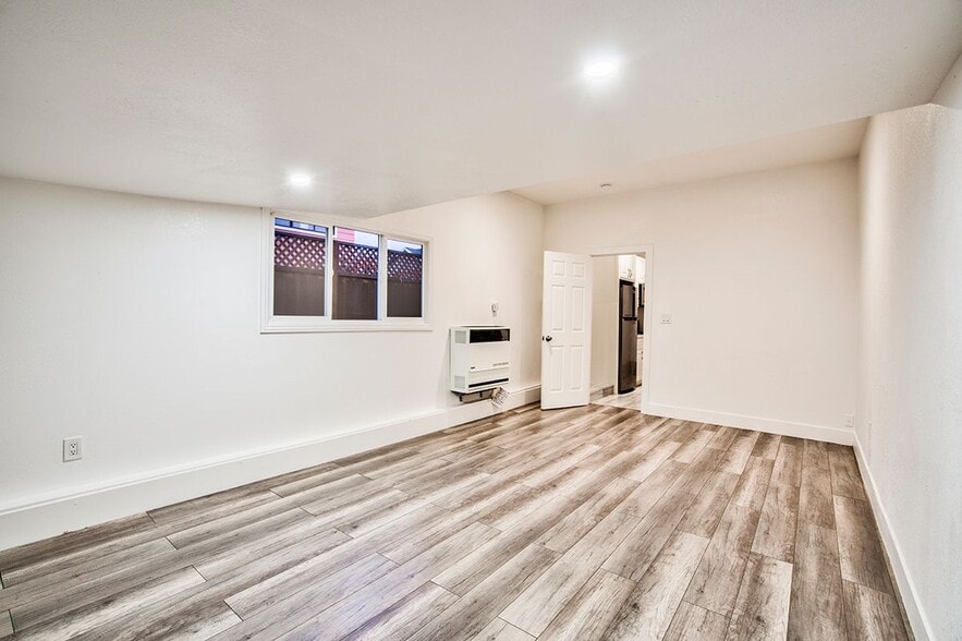 Building Photo - 1351 Eastshore Dr