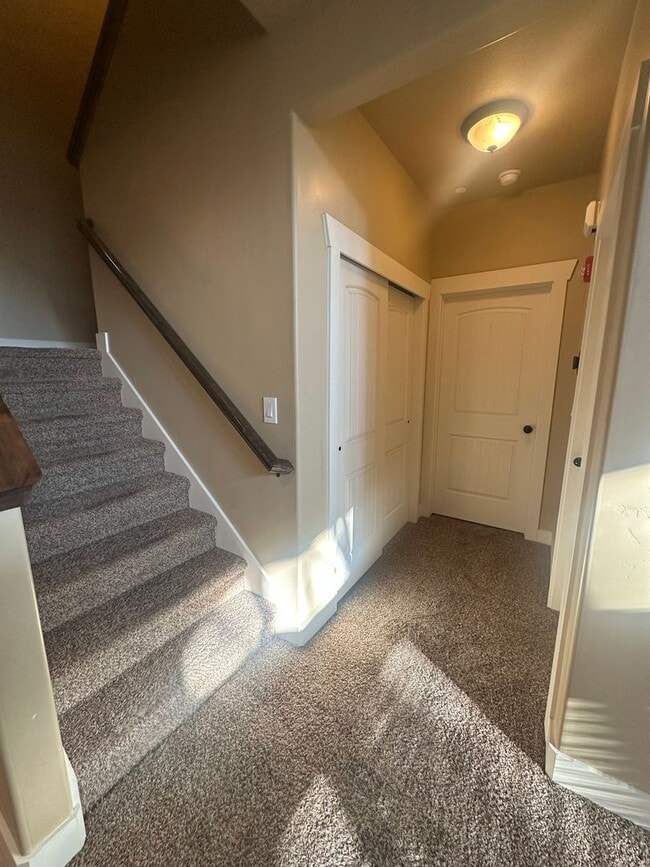 Building Photo - BEAUIFUL HOME!!!