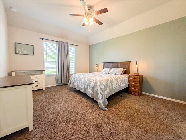 Building Photo - 2513 Kaman Ln