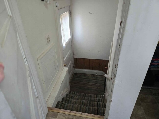 Building Photo - 1602 8th St E