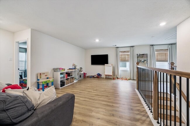 Building Photo - 25227 Sierra Mnr Ct