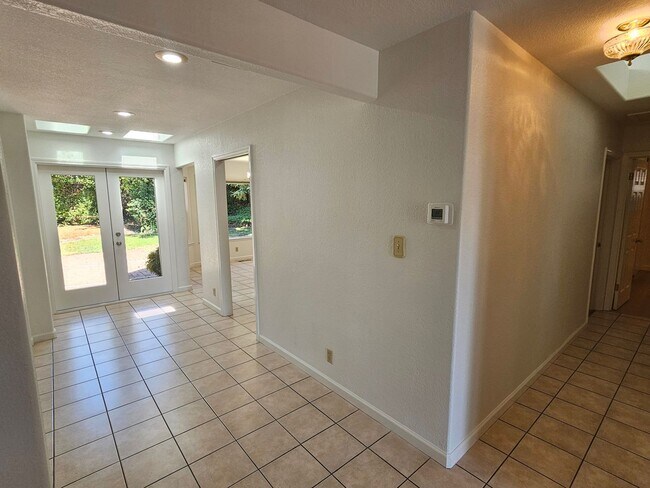 Building Photo - REGAL 4 Bed/3 Bath Home in FREMONT