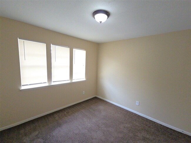 Building Photo - 4718 Reynaldo Dr