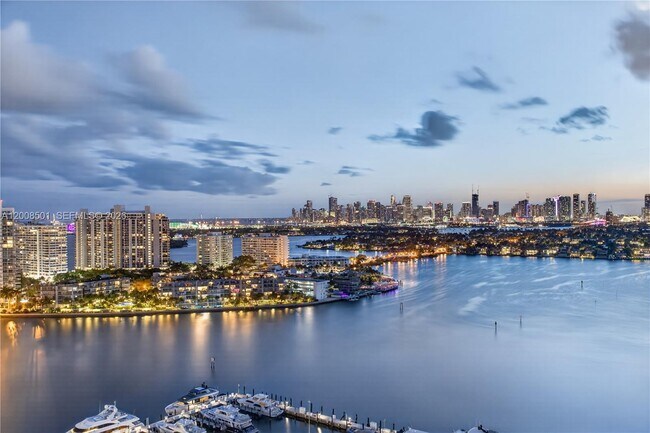 Building Photo - 1900 Sunset Harbour Dr