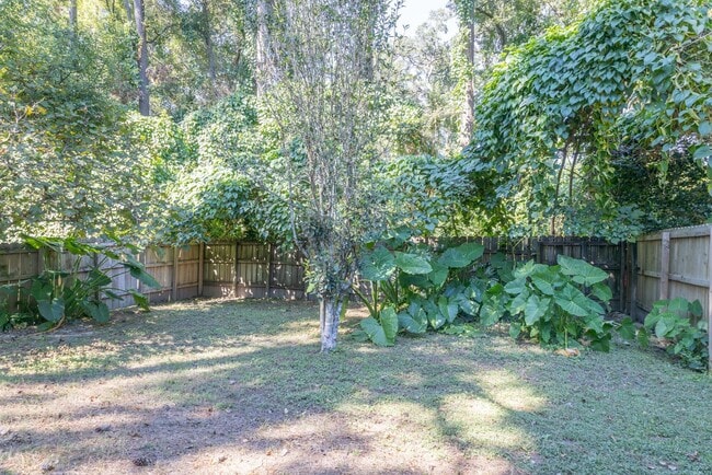 Building Photo - Renovated 2-Bedroom 2-Bathroom Townhome w/...