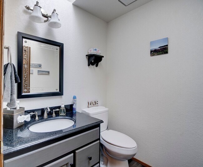 Building Photo - 3 Bedroom 2.5 bathroom spacious home with views of marina and downtown Oak Harbor