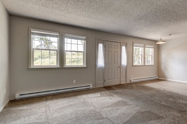 Building Photo - Recently Remodeled 2 bed 1 bath Home in Si...