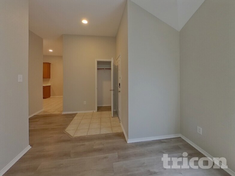 Building Photo - 1228 Artesia Dr