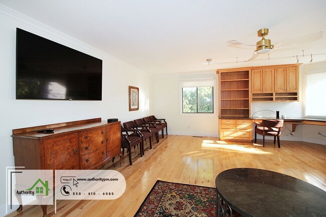 Building Photo - 3350 Mountain Oak Dr