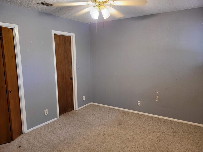 Upstairs front bedroom - 8801 Clearbrook Trail
