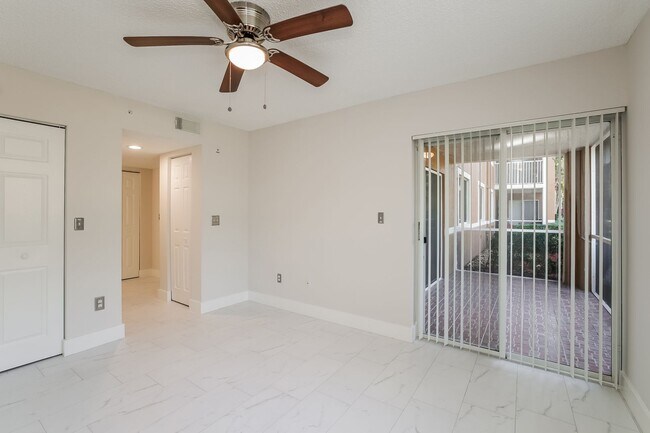 Building Photo - Remodeled, Move-In Ready 3-Bedroom Condo in Prime Naples Location