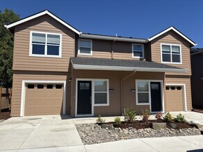 Building Photo - 388 Seven Oaks Ln
