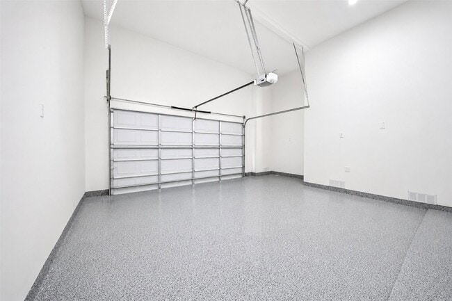 Building Photo - 1421 W 23rd St