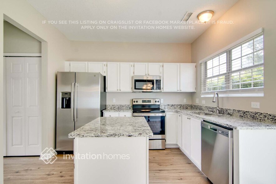 Building Photo - 3004 Riverbrooke Dr