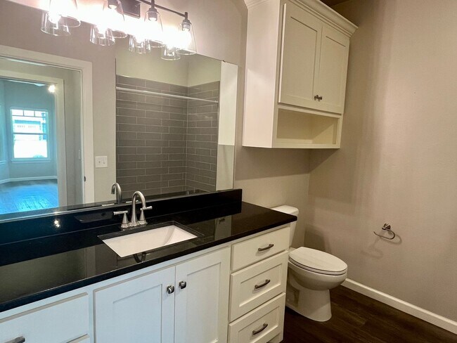 Building Photo - Beautiful 2 Bed 2 Bath!