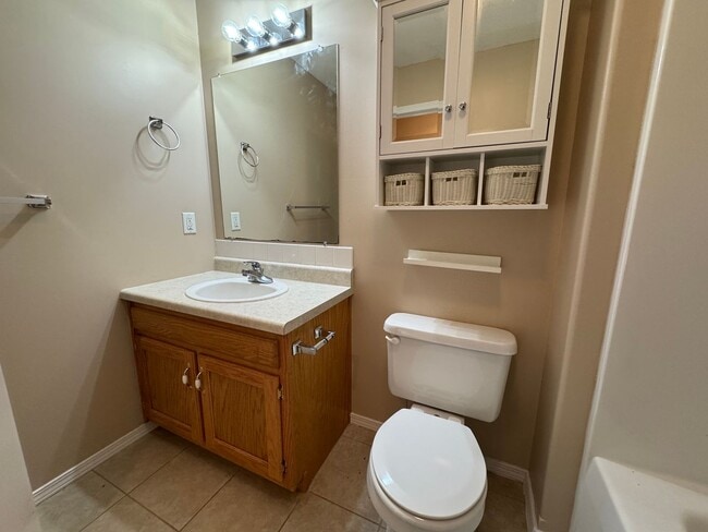 Building Photo - Freshly Painted Beautiful 3 Bedroom, 2 Bat...