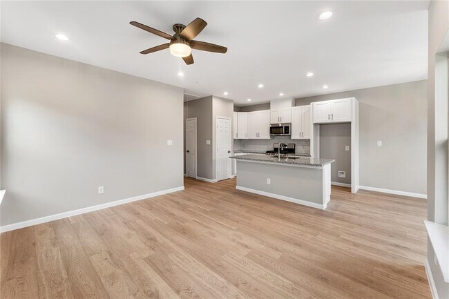 Building Photo - 5221 Groveton St