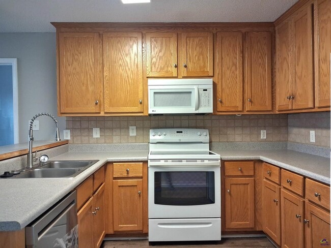 Building Photo - 105 Monticello Dr