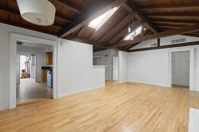 Building Photo - 15826 Magnolia Blvd