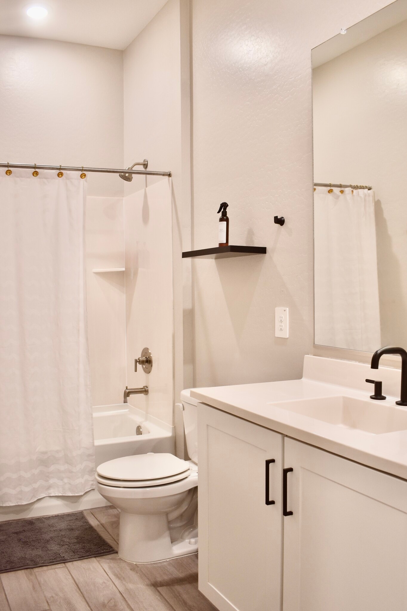 Building Photo - 4864 E Village Dr