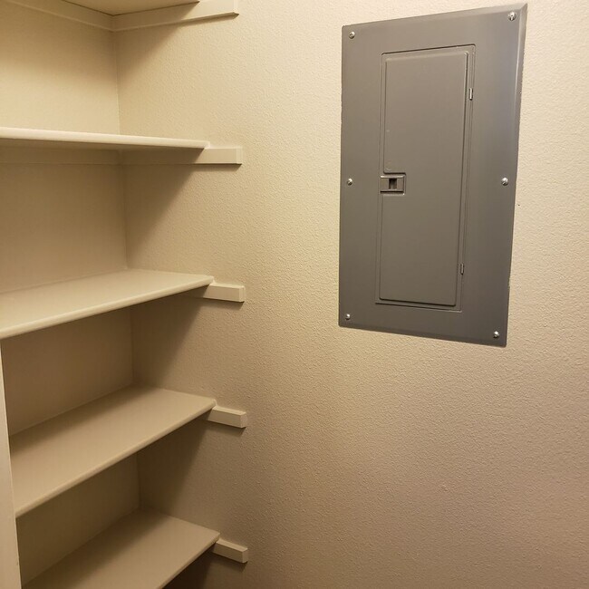 Building Photo - AB1488