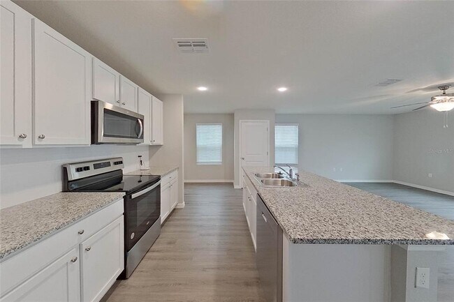 Building Photo - 8670 SW 43rd Ter