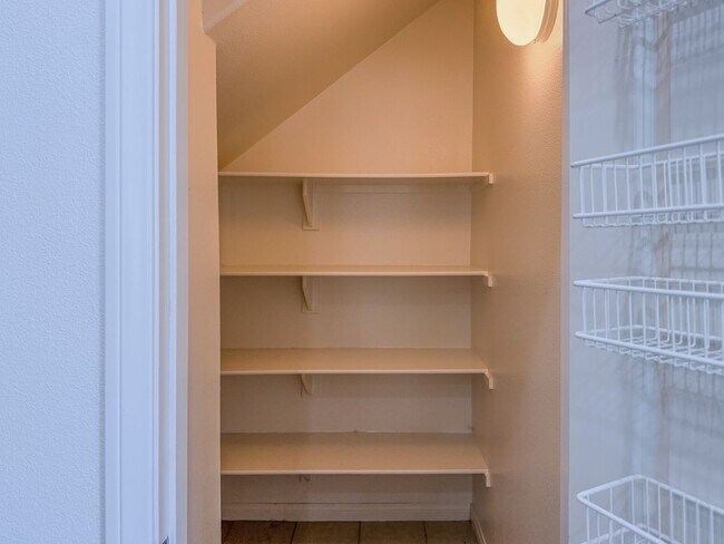 Building Photo - 529 Tiber River Way