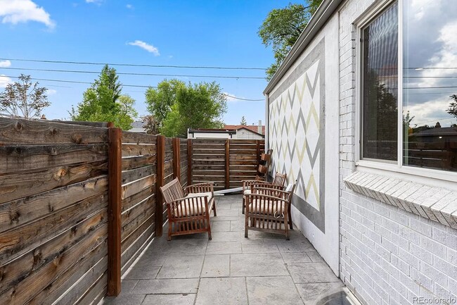 Front porch - 3165 N Saint Paul St