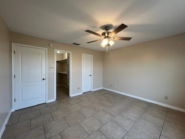 Building Photo - 2720 Camelot Dr