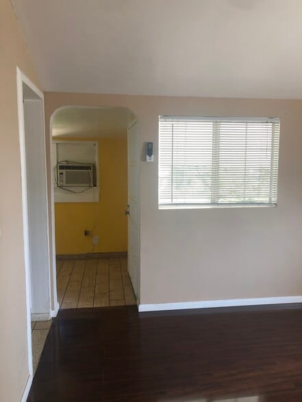 Living Room - 6142 Oak Ave