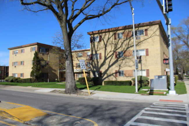 Building Photo - 9207 Skokie Blvd