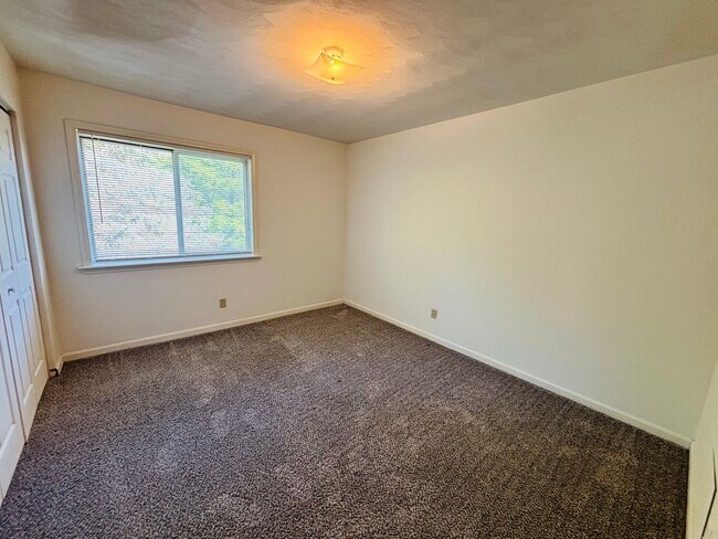 Building Photo - 401 Berryfield Ln