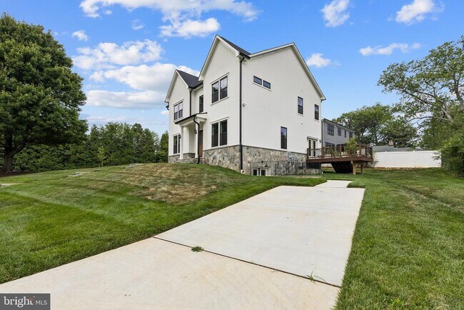 Building Photo - 6101 Berkshire Dr